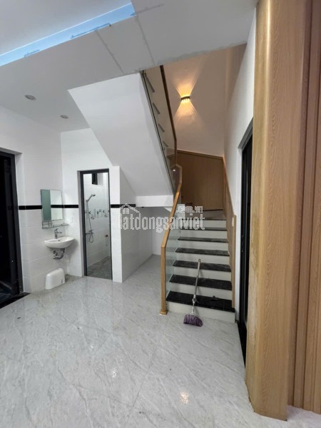 Cần tiền bán gấp mặt tiền đường nhựa 1 lầu 1 trệt mới xây chưa ở TT Long Điền, BRVT