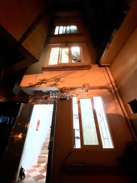 Chính chủ  cho thuê nguyên căn mới phố Hoàng Hoa Thám, 4 tầng x 18m, full nội thất