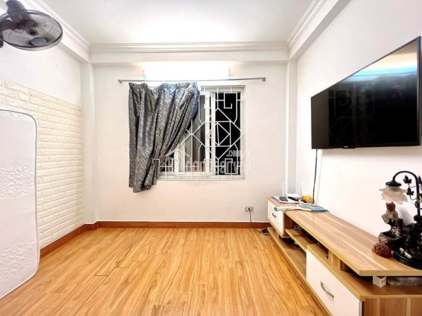 Chính chủ  cho thuê nguyên căn mới phố Hoàng Hoa Thám, 4 tầng x 18m, full nội thất