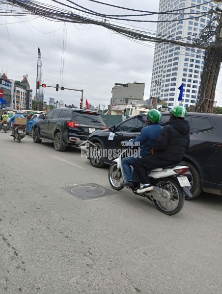 HÀNG HIẾM – MẶT ĐƯỜNG ĐÊ LA THÀNH – BA ĐÌNH

.