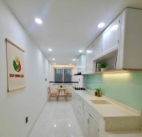 Bán nhà hẻm Q10, Ngô Quyền, 15m2, 4T, 2PN, SHR - 3.65 tỷ