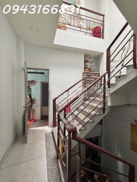 Bán nhà mặt phố Lạc Long Quân, Tân Bình: 140m2, 4 tầng, 6PN, vị trí vàng kinh doanh, sổ hồng chính