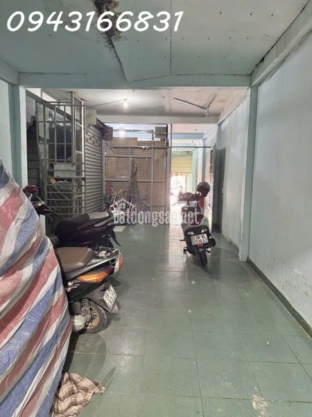 Bán nhà mặt phố Lạc Long Quân, Tân Bình: 140m2, 4 tầng, 6PN, vị trí vàng kinh doanh, sổ hồng chính