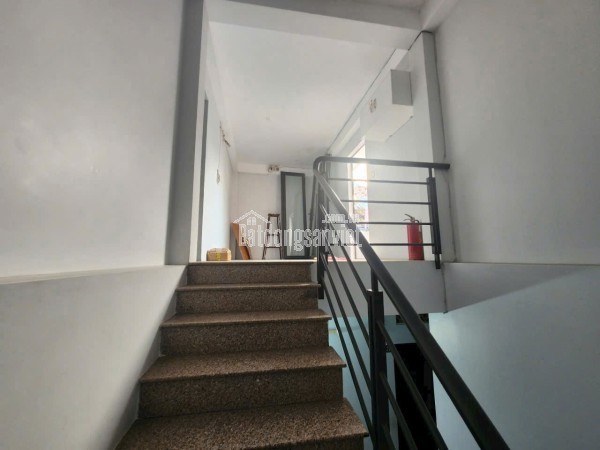 CHDV 132m2 ngang 8,5 dài 17m. Đường Tám danh HXH q8 giáp Q5.