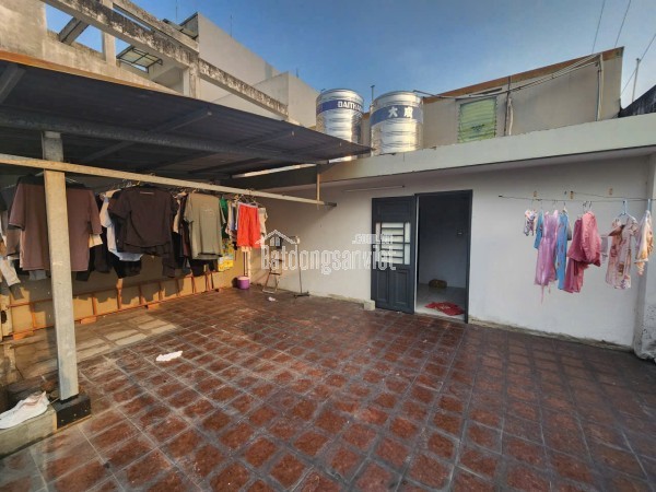 CHDV 132m2 ngang 8,5 dài 17m. Đường Tám danh HXH q8 giáp Q5.