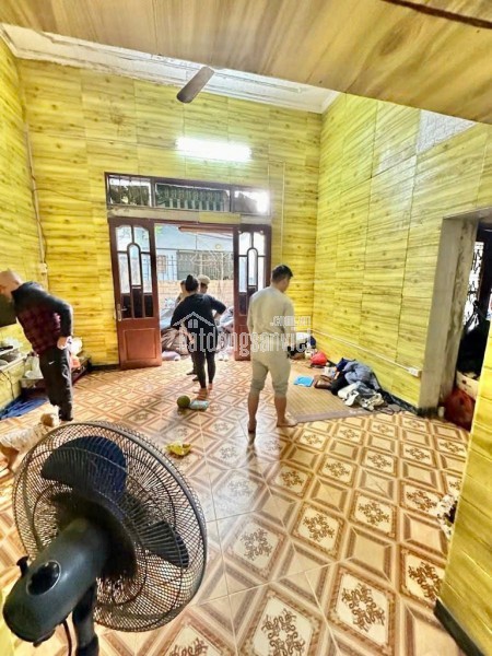 Nhà mặt ngõ ba gác đỗ cửa, thẳng tắp ra phố