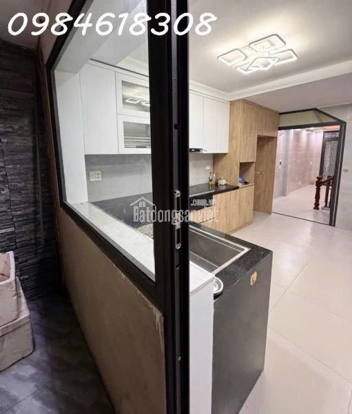 Nhà Cầu Giấy thông Quan Hoa – DT 42m², từ tầng 2 là 45m² – 5 tầng – nhà dân xây chắc chắn