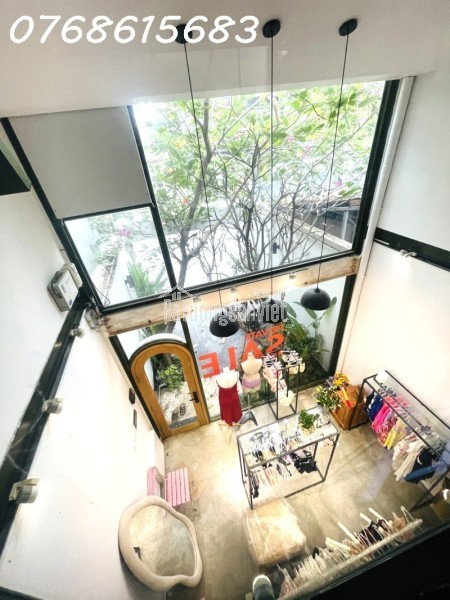 Bán mặt tiền KD gần bên Gigamall Phạm Văn Đồng, 2 tầng, 90m2, đường 12m, sổ hồng, giá 13 tỷ TL