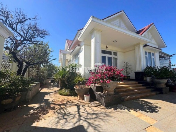 Bán villa sân vườn 1038 m2 - thị trấn liên nghĩa đức trọng lâm đồng  giá 11 Tỷ