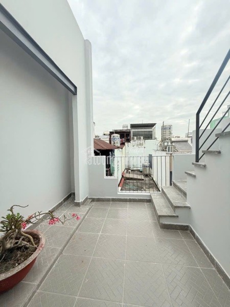 NHÀ SIÊU DỂ THƯƠNG – CMT8, P.5, Tân Bình GIÁP QUẬN 10 – NGANG 5M BỂ THẾ