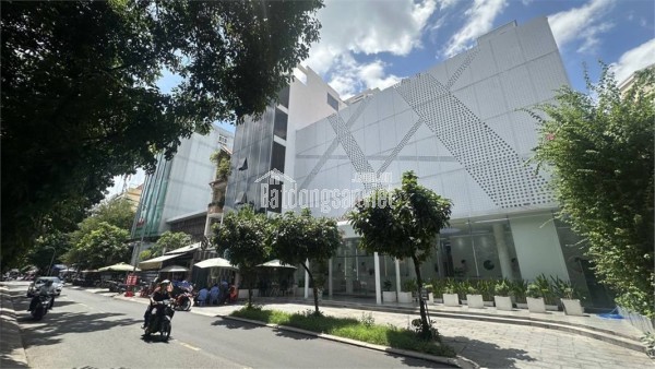 MẶT TIỀN TRUNG TÂM Quận 3,  KHU rất HIẾM NHÀ BÁN, dòng tiền THU NHẬP 2,4 TỶ/NĂM