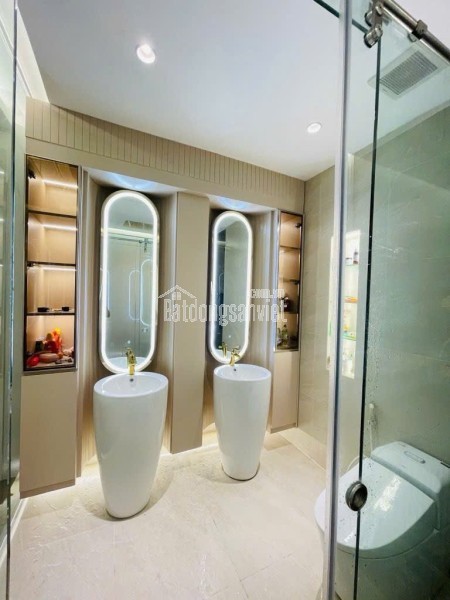bán nhà hẻm xe tang  nhà mới sos gấp bán q4 
4  tấm rẻ bèo