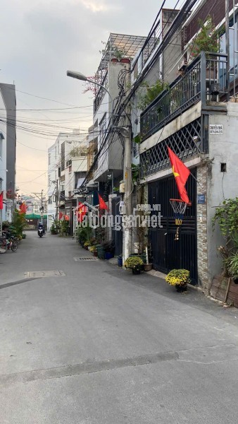 Bán nhà mặt phố đường số 4, Phường Linh Xuân, TP HCM. DT 140m2, 3 tầng, giá  8.85 tỷ.