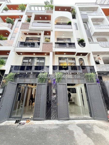 Bán nhà mặt phố đường số 4, Phường Linh Xuân, TP HCM. DT 140m2, 3 tầng, giá  8.85 tỷ.