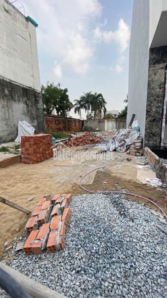 Bán nhà mặt phố đường số 4, Phường Linh Xuân, TP HCM. DT 140m2, 3 tầng, giá  8.85 tỷ.