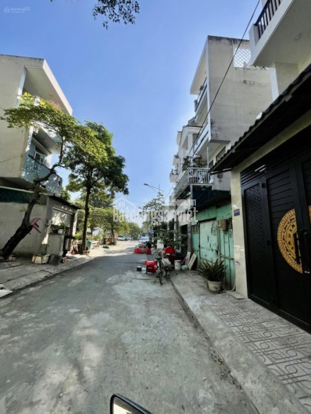 BÁN căn nhà xuất hiện cấu trúc SẴN KHU dân sinh sống TRƯỜNG LƯU, LONG TRƯỜNG - con đường OTO 9M