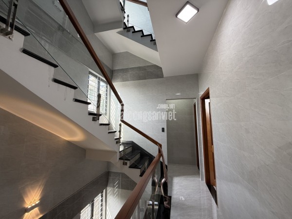 NHÀ MỚI ĐÓN TẾT – Ô TÔ VÀO NHÀ – VỊ TRÍ ĐẮC ĐỊA TĂNG NHƠN PHÚ A