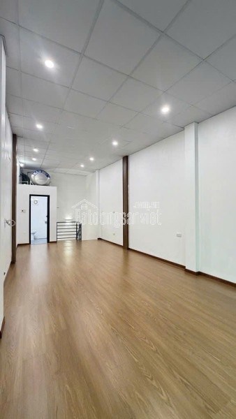 Chính chủ bán nhà 2 tầng mặt ngõ Giải Phóng , ô tô đỗ cửa