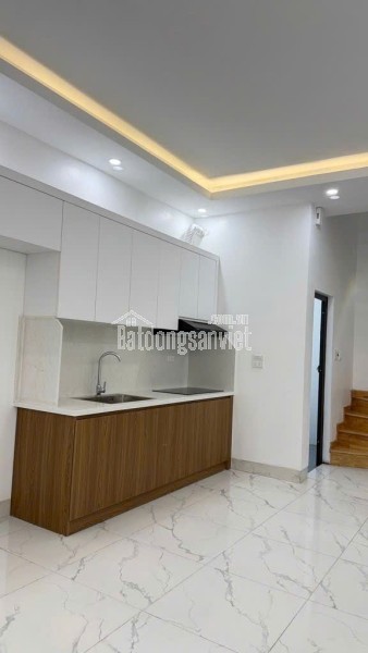 Chính chủ bán nhà 2 tầng mặt ngõ Giải Phóng , ô tô đỗ cửa