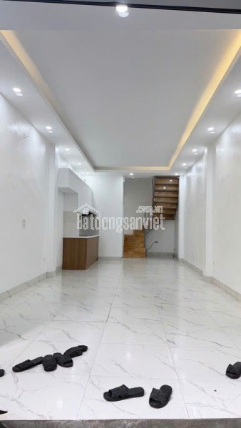 Chính chủ bán nhà 2 tầng mặt ngõ Giải Phóng , ô tô đỗ cửa