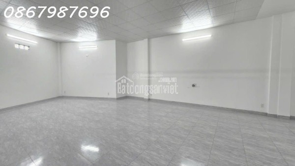 Căn nhà tập thể 74B Quang Trung, hẻm 2,4m * Cách biển Trần Phú: 450m. Giá: 2,150 tỷ