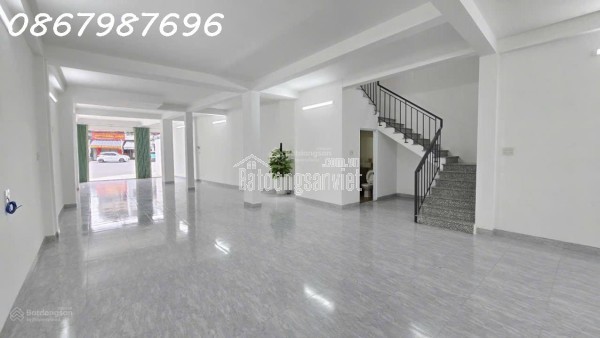 Căn nhà tập thể 74B Quang Trung, hẻm 2,4m * Cách biển Trần Phú: 450m. Giá: 2,150 tỷ