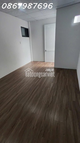 Căn nhà tập thể 74B Quang Trung, hẻm 2,4m * Cách biển Trần Phú: 450m. Giá: 2,150 tỷ