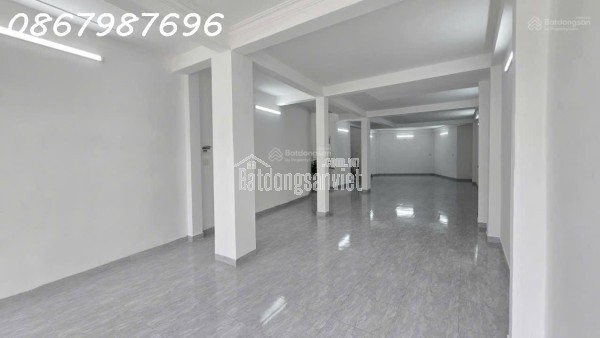 Căn nhà tập thể 74B Quang Trung, hẻm 2,4m * Cách biển Trần Phú: 450m. Giá: 2,150 tỷ