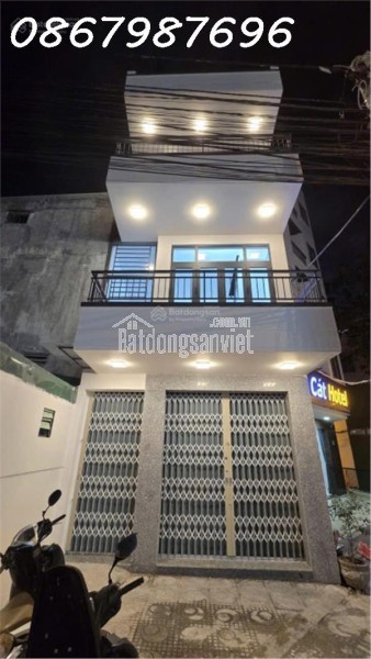 Căn nhà tập thể 74B Quang Trung, hẻm 2,4m * Cách biển Trần Phú: 450m. Giá: 2,150 tỷ