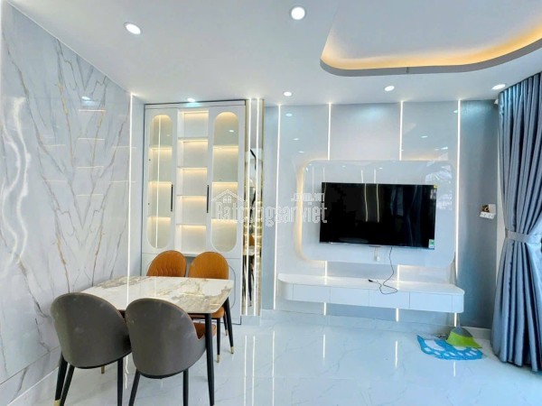 TUYỆT TÁC NHÀ PHỐ Q7: 60M2, 2 TẦNG, SỔ ĐỎ CHÍNH CHỦ, GIÁ HỜI 4.2 TỶ, GẦN HUỲNH TẤN PHÁT!