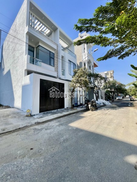 Bán ngôi nhà 77m2 có cấu tạo sẵn gần chợ Long Trường ngay Đông không giảm Long, hẻm xe tải, giá