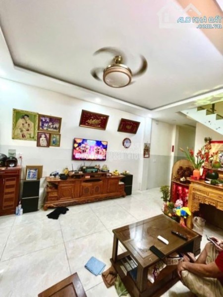 Bán nhà 60m2*3 tầng , HXH 7m, Phường Long Trường , Quận 9 củ - Giá chỉ 5 Tỷ