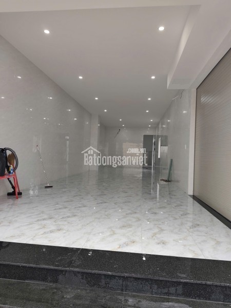 Bán nhà phố mặt tiền trung tâm chợ xã Tân Trụ giá chỉ 4 tỷ