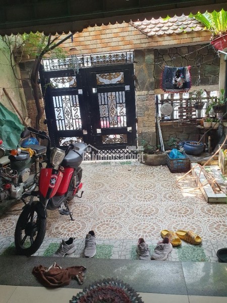 Bán nhà đường số 8 _ linh xuân _ thủ đức
* Dt : 4m x 23m 90m2, xây 3 tầng, Giá : 6,9 Tỷ