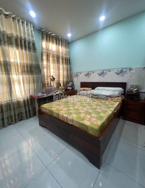 NHÀ BÁN QUẬN 12 - GIÁP SONG HÀNH, TRƯỜNG CHINH.
QUA TÂN BÌNH CHỈ VÀI PHÚT NHÀ 4 TẦNG BTCT VÀO Ở