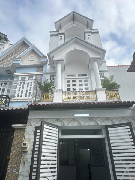 NHÀ BÁN QUẬN 12 - GIÁP SONG HÀNH, TRƯỜNG CHINH.
QUA TÂN BÌNH CHỈ VÀI PHÚT NHÀ 4 TẦNG BTCT VÀO Ở