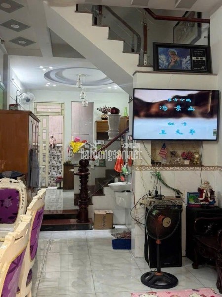 NHÀ BÁN, NGAY NGUYỄN VĂN QUÁ - ĐÔNG HƯNG THUẬN 02-GIÁP GÒ VẤP GIÁP NHÀ GA T3 CÁCH 1 CĂN RA MẶT