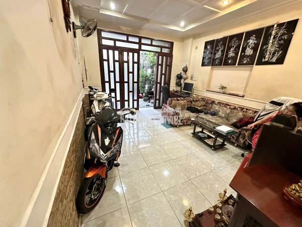 NHÀ BÁN, NGAY NGUYỄN VĂN QUÁ - ĐÔNG HƯNG THUẬN 02-GIÁP GÒ VẤP GIÁP NHÀ GA T3 CÁCH 1 CĂN RA MẶT