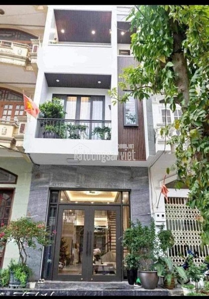 KHU VIP THÁI HÀ HOÀNG CẦU PHÂN LÔ, Ô TÔ, VỈA HÈ KINH DOANH SẦM UẤT GIÁ 31 TỶ.