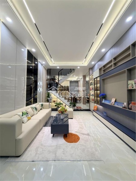 Bán nhà mặt tiền hẻm 872/ Quang Trung (4x18m) trệt 3 lầu 4pn giá 10,7 tỷ thương lượng