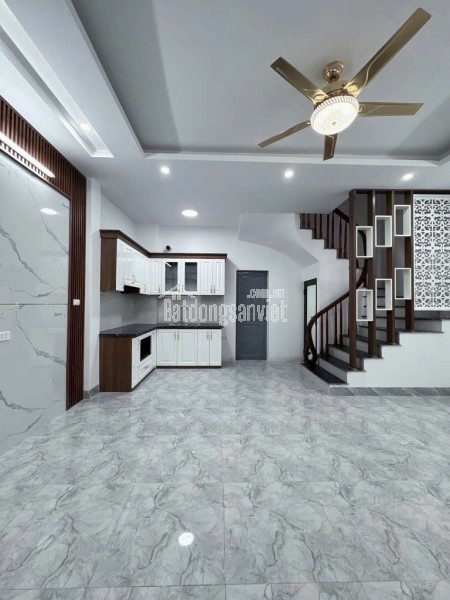 CHỈ HƠN 10 TỶ NHÀ ĐẸP CHỦ CẦN BÁN GẤP.

 6 tầng thang máy – diện tích sử dụng rộng rãi 40m.