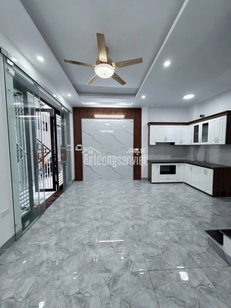 CHỈ HƠN 10 TỶ NHÀ ĐẸP CHỦ CẦN BÁN GẤP.

 6 tầng thang máy – diện tích sử dụng rộng rãi 40m.