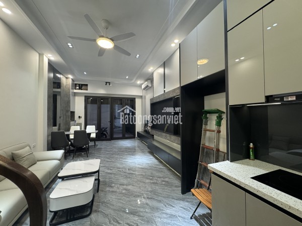 CẦN BÁN NHÀ ĐẸP ĐẦU PHỐ NGUYỄN VĂN CỪ  XÂY MỚI 5 TẦNG – FULL NỘI THẤT CAO CẤP