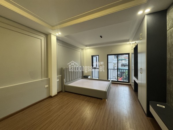 CẦN BÁN NHÀ ĐẸP ĐẦU PHỐ NGUYỄN VĂN CỪ  XÂY MỚI 5 TẦNG – FULL NỘI THẤT CAO CẤP