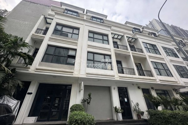 BIỆT THỰ LIỀN KỀ VINHOMES GARDENIA – HÀM NGHI
113M2, 5 TẦNG, KINH DOANH -VỈA HÈ RỘNG