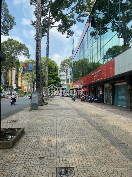 Cho thuê nhà mặt tiền sầm uất đường An Dương Vương, Phường 9, Quận 5.