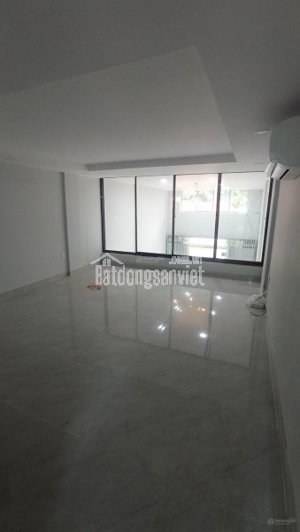 Cho thuê nhà mặt tiền sầm uất đường An Dương Vương, Phường 9, Quận 5.