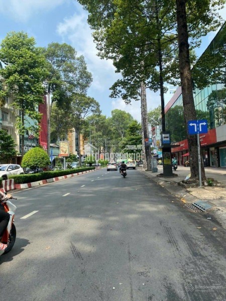 Cho thuê nhà mặt tiền sầm uất đường An Dương Vương, Phường 9, Quận 5.