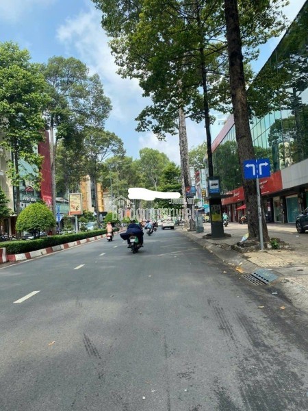 Cho thuê nhà mặt tiền sầm uất đường An Dương Vương, Phường 9, Quận 5.