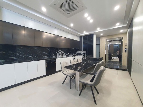 Chỉ 22 tỷ có ngay nhà Việt Hưng mặt tiền 8m, dt 61m.